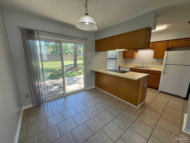 Building Photo - 2810 Villa Woods Cir