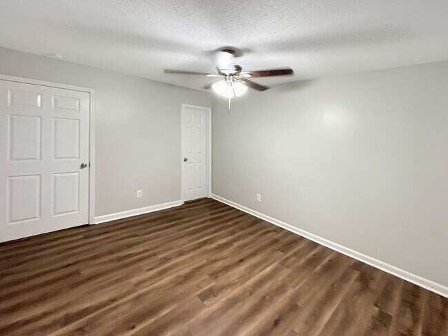 Building Photo - 106 Greenwood Cir