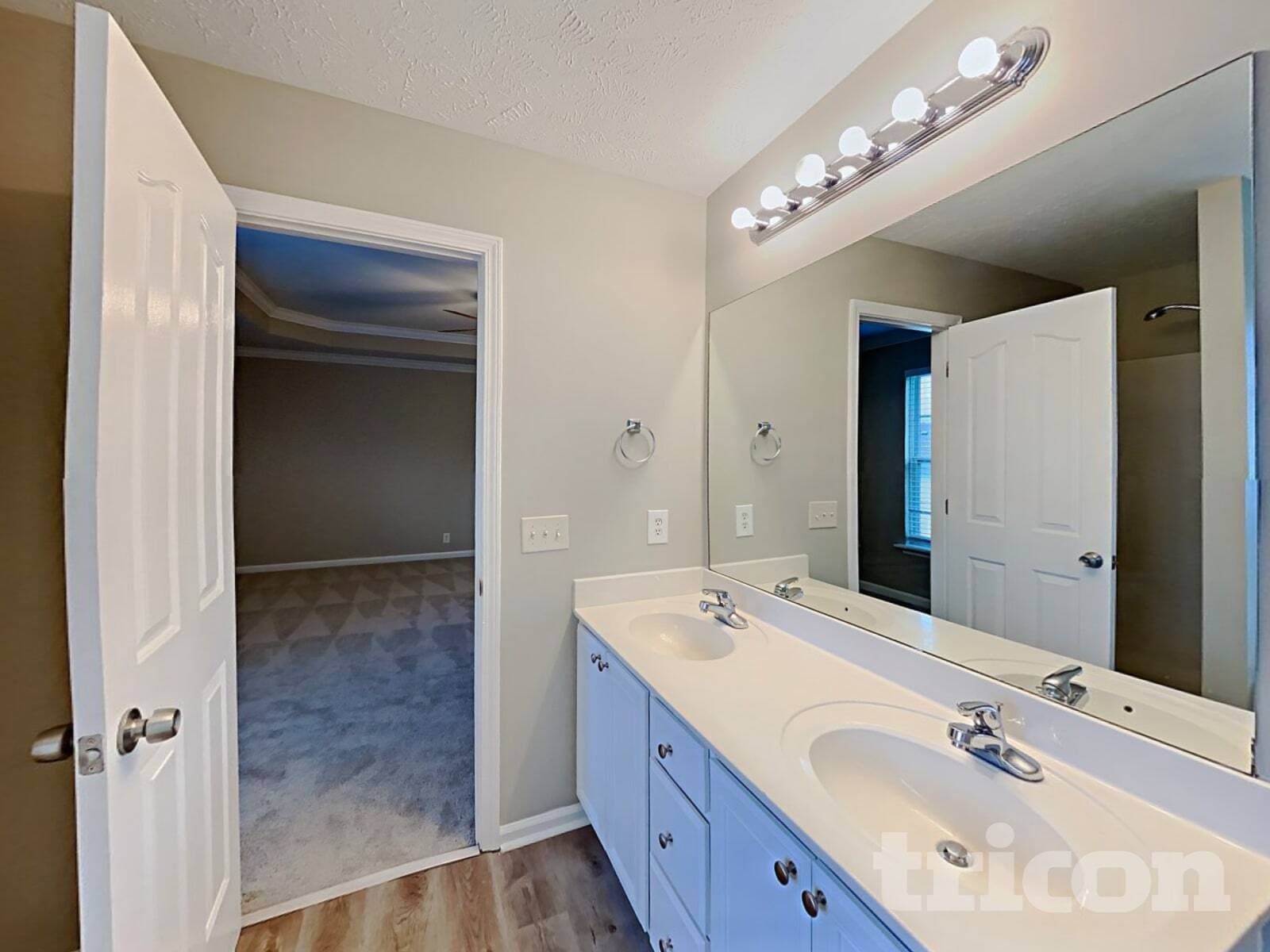 Building Photo - 1421 E Nir Shreibman