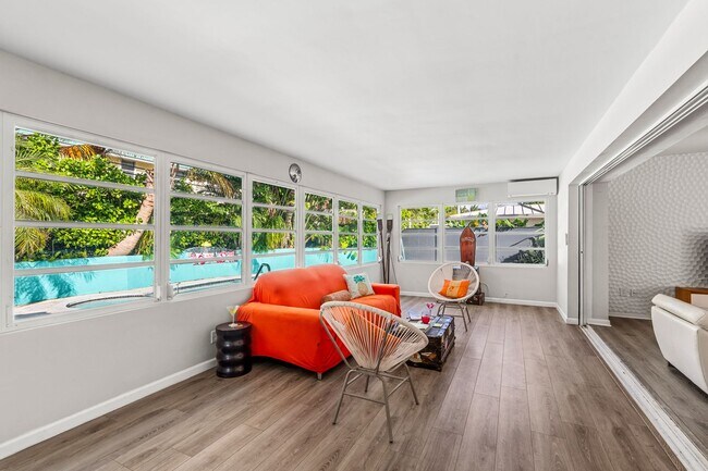 Building Photo - Single Family home on quiet street steps from the Intracoastal and Dining