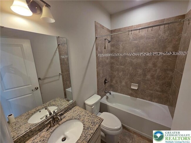 Building Photo - 2434 Emanuel Ct
