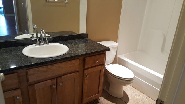 Building Photo - 2 Bedroom, 1 1/2 Bath House