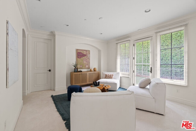 Building Photo - 3697 Benedict Canyon Ln