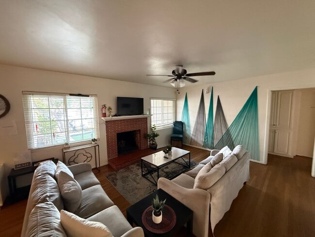 Building Photo - 5223-5225 E Falls View Dr