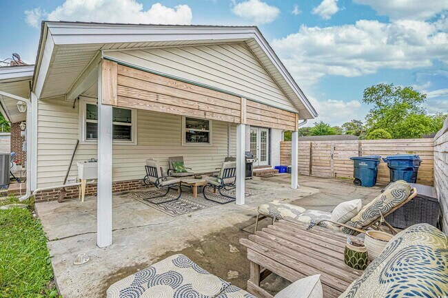 Building Photo - 7617 Glenwood Dr