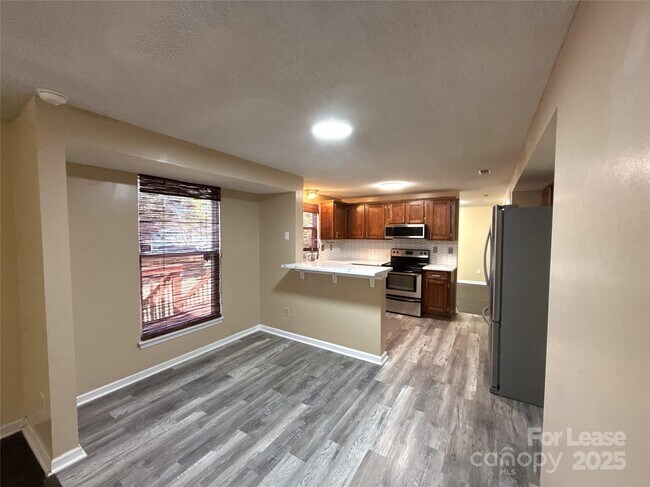 Building Photo - 2015 Bantry Ln