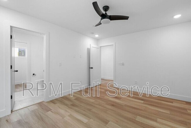 Building Photo - 1241 N Avondale Cir