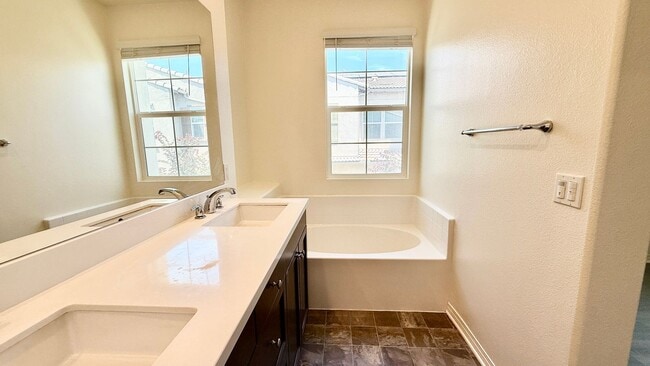 Building Photo - Beautifully 2019-Built 3 Beds 2.5 Baths 1,468 Sqft Home in Eastvale!