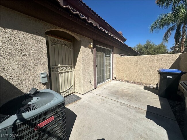 Building Photo - 2604 Ponderosa Pine Ave
