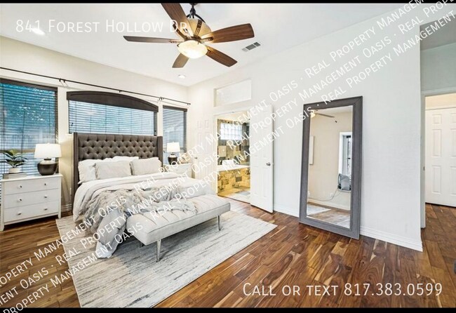 Building Photo - 841 Forest Hollow Dr