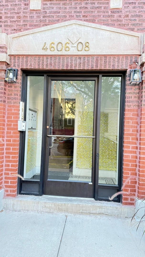 Building Photo - 4608 N Seeley Ave
