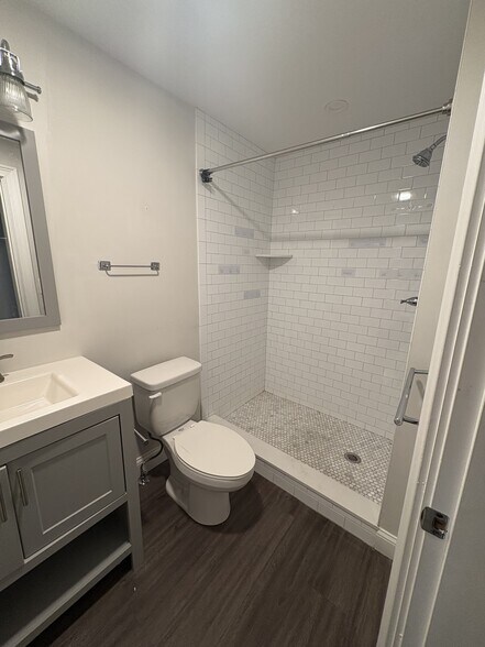 Building Photo - 147 E Cottage St