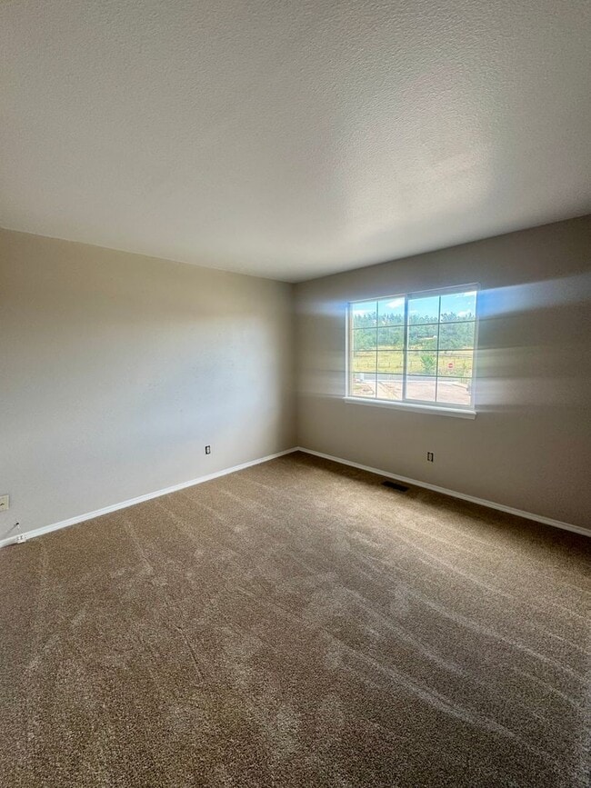 Building Photo - Updated Home in Peregrine