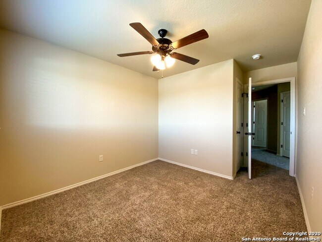 Building Photo - Luxury 3/2 Townhouse in Seguin, TX