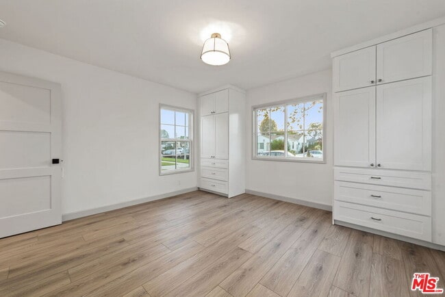 Building Photo - 3866 Westside Ave