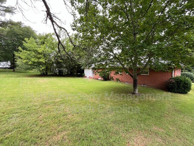 Building Photo - 4304 Wedgewood Dr