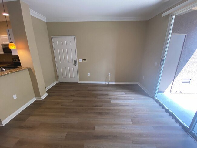 Building Photo - r0299