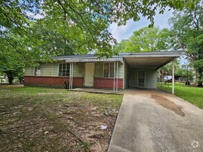 Building Photo - Nice Home with Fenced Yard