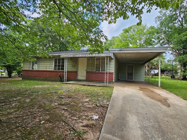 Primary Photo - Nice Home with Fenced Yard