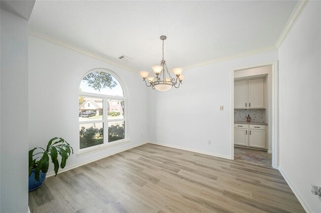Building Photo - 2111 Scenic Hollow Ct