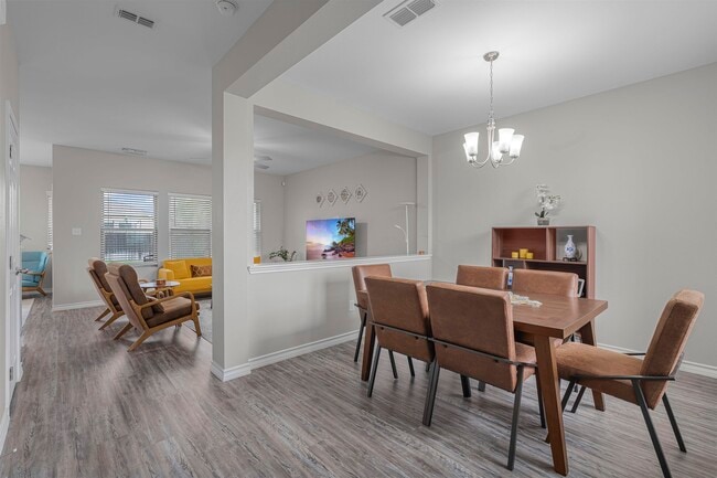 Building Photo - 1506 Sombras Dr