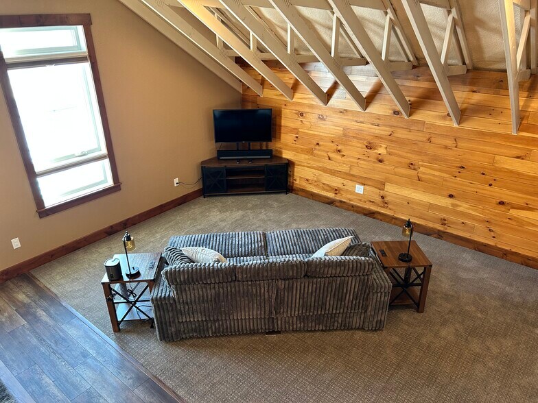 Living room - 1216 Bay Ridge Dr