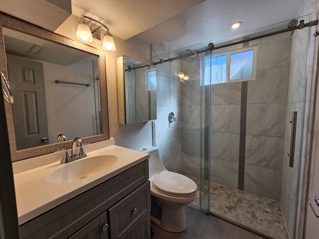 Building Photo - Comfortable 4 bed, 2 bath home in 80906!