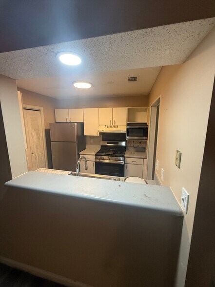 Building Photo - 606 Ridge Creek Dr