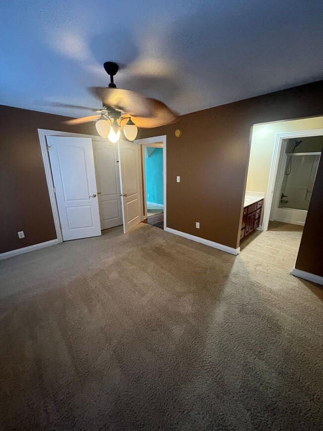 Building Photo - 4 Bedroom, 3 Bath House *Inground Pool*