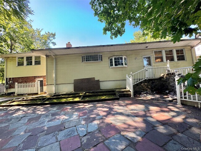 Building Photo - 23 Wooleys Ln