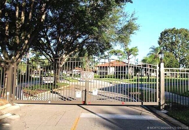 Building Photo - 300 SW South River Dr