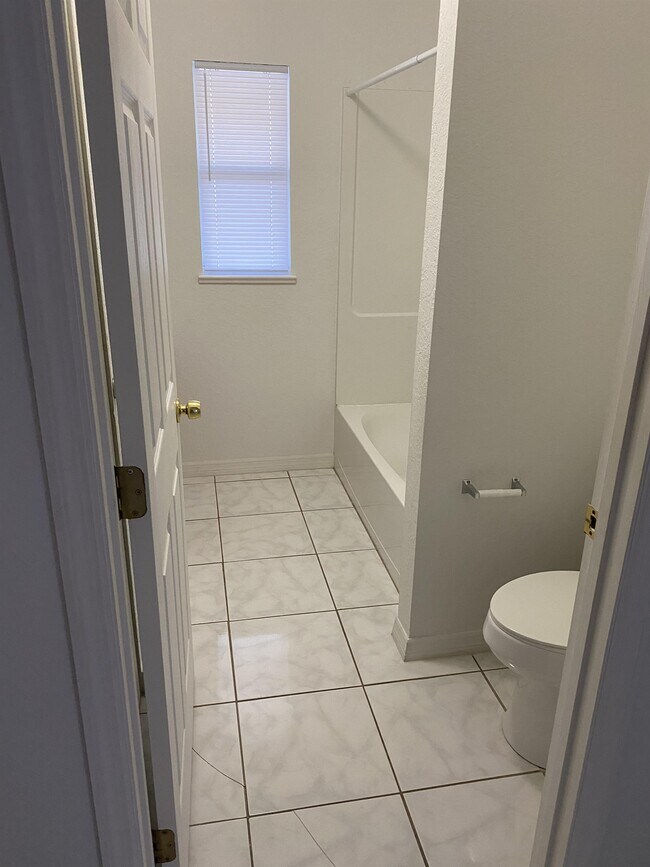 Building Photo - 1554 N Delaware Ave