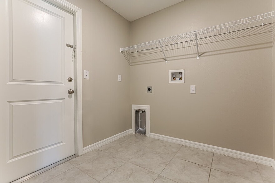 Building Photo - 1411 Golden Glow Dr