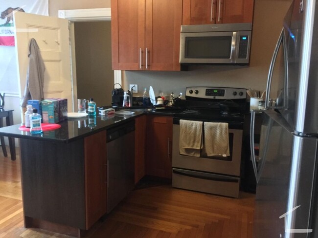 Renovated BU / Kenmore Sq 2 Bedroom on Ba... - Renovated BU / Kenmore Sq  2 Bedroom on Ba...