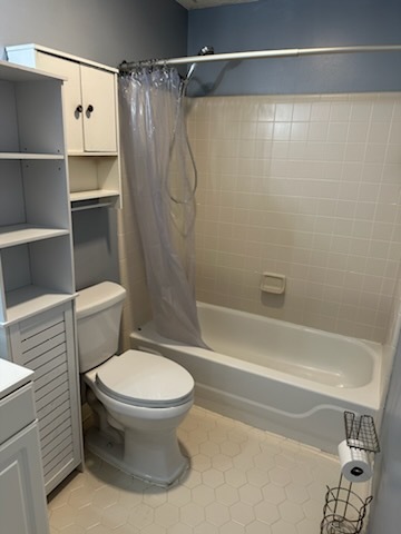 Bathroom Tub/Shower - 3840 Overbrook Dr