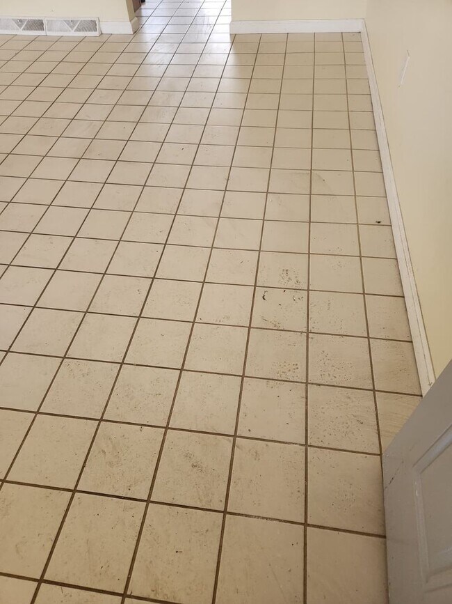 Building Photo - 413-415 N. 6th Avenue