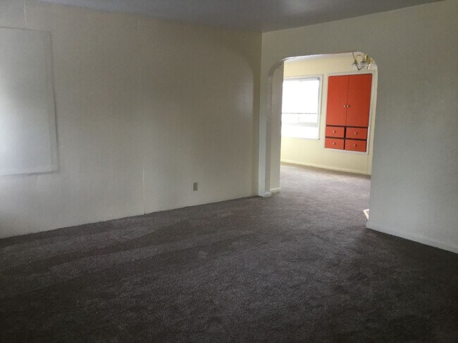 Building Photo - 801 Pecks Dr