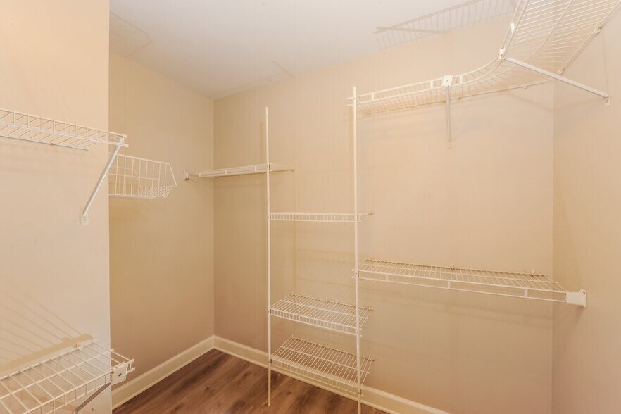 Building Photo - 1798 Poinsettia Dr