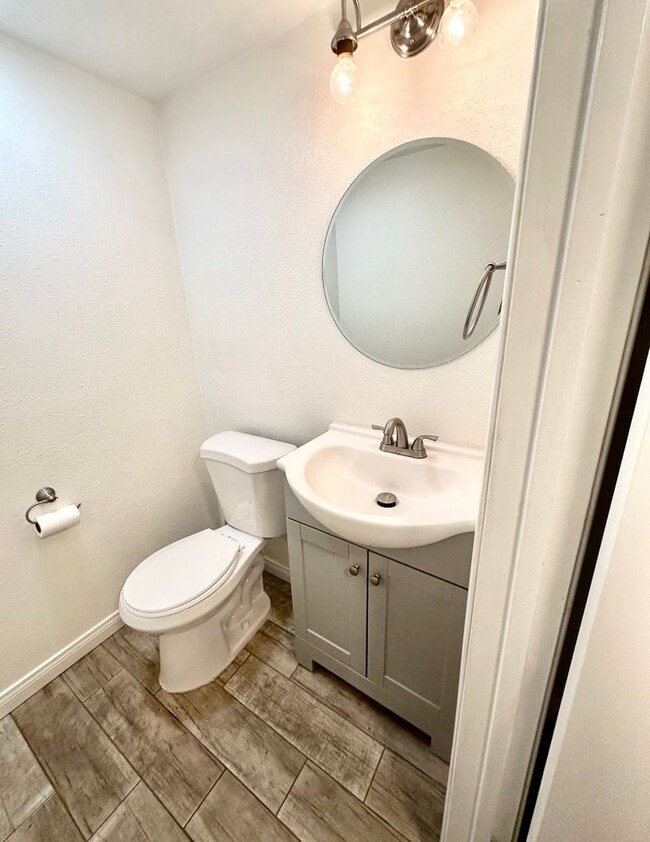 Building Photo - Stunning Townhome In Santee with Modern Fi...