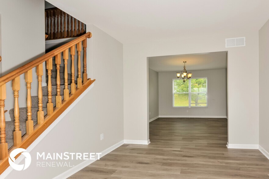 Building Photo - 915 Stone Crossing Dr