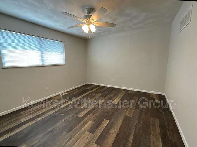 Building Photo - 425 Ponderosa Ave