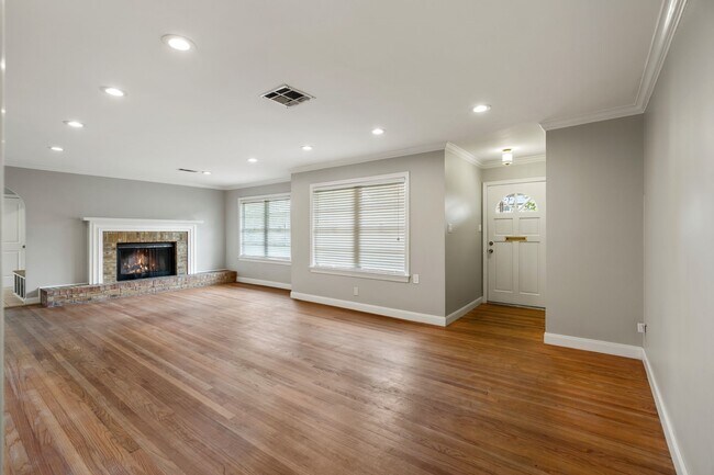 Building Photo - 9333 Walterville Rd