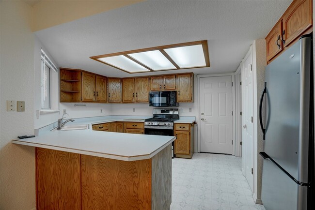 Building Photo - Freshly painted, 3 Bedroom, 2 Bath Home in...