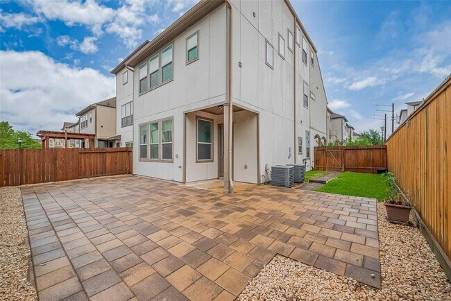 Building Photo - 1503 Miles Oaks Pl