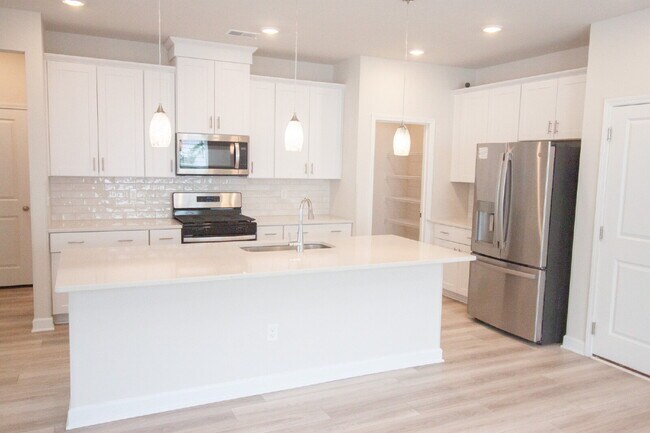 Building Photo - Fully Fenced 5bd SFH in Carolina Forest