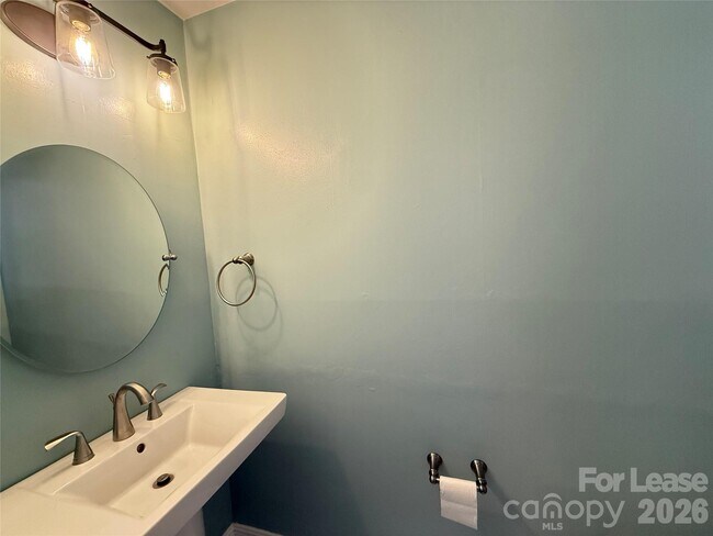 Building Photo - 8708 Parkchester Dr