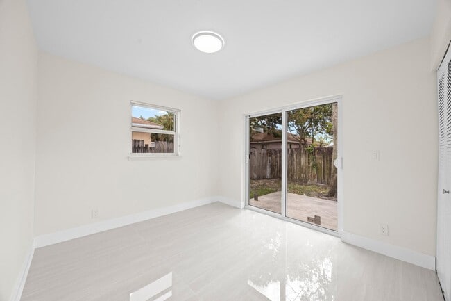 Building Photo - 5664 Boynton Crescent