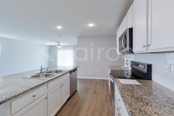 Building Photo - 8677 SW 44th Ct