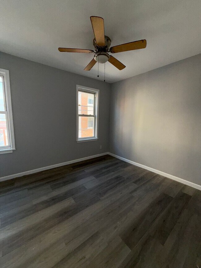 Building Photo - 27 E Rittenhouse St