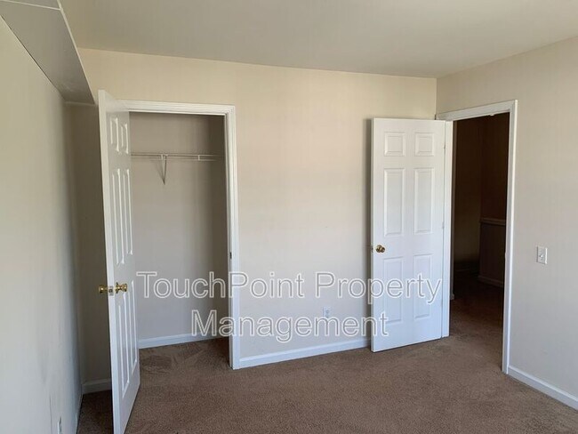 Building Photo - 3262 Mannington Dr